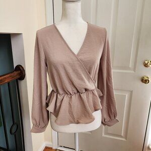 NWT Timing V-Neck Peplum Top Size S